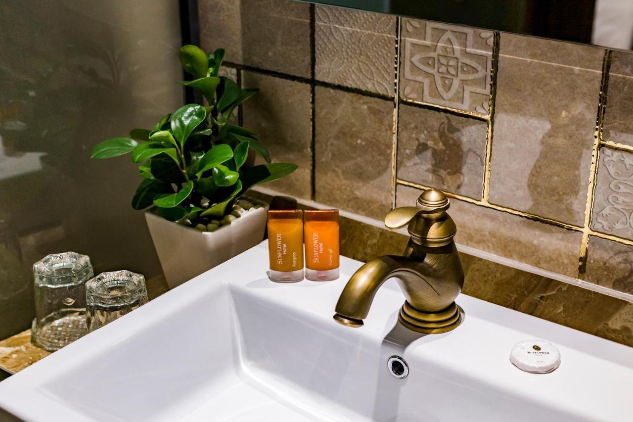 Sunflower Luxury Hotel Bandar Ho Chi Minh Luaran gambar