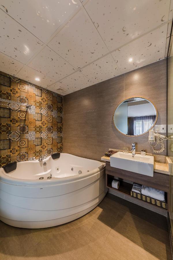 Sunflower Luxury Hotel Bandar Ho Chi Minh Luaran gambar
